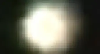 Bright UFO flying over Haskovo, Bulgaria 4-Aug-2013
