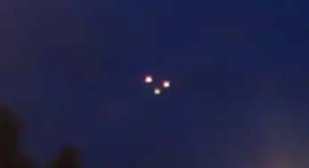 Triangle formation caught on tape over Zagreb, Croatia – March 2014
