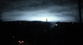 Mysterious Flash Scares People As Streetlights Go Out and Residential Lights Flicker