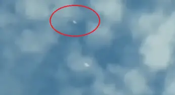 Amazing daytime UFO caught on tape over Cologne, Germany 20-Aug-2016