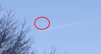 UFO following a plane over Lincoln, New Hampshire