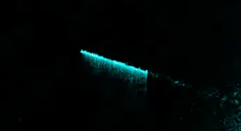 Cigar-shaped UFO recorded near the Sun 30-Mar-2017
