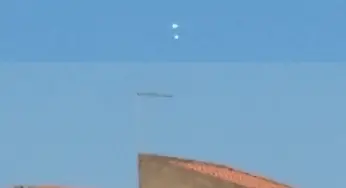 Amazing UFO video filmed over Albufeira, Portugal