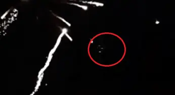 Fast triangle UFO filmed over Oldham edge, UK
