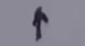 Netizens Baffled After Watching UFO With Wings in the Sky Above Arizona