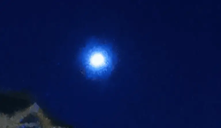 Huge bright UFO flying over Vancouver, Canada 17-Aug-2020 – Latest UFO ...