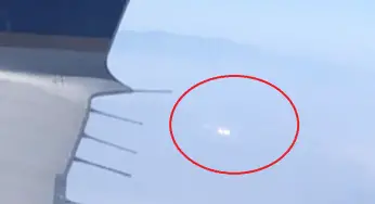 UFO filmed from a plane over Kingman, Arizona 9-Sep-2020
