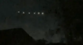 Formation of UFO lights above Chile 22-Nov-2020